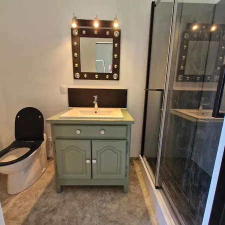 فندق مبيت وإفطار Le Manoir De La Belle Endormie Valréas